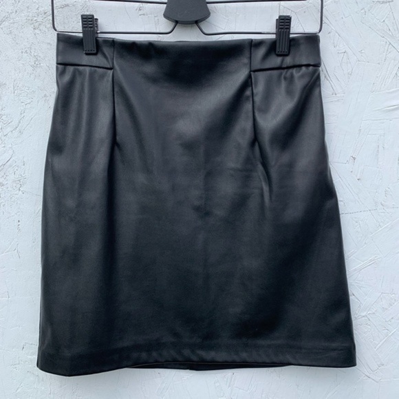 Dynamite Dresses & Skirts - 🪩NYE 2025 DYNAMITE FAUX LEATHER MINI SKIRT ( NO POCKETS) | MEDIUM #FML1316